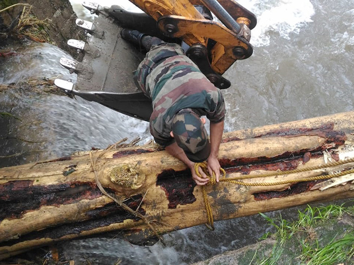 Indian Army Turns Saviour in Kerala with 'Operation Sahyog' - Sakshi1