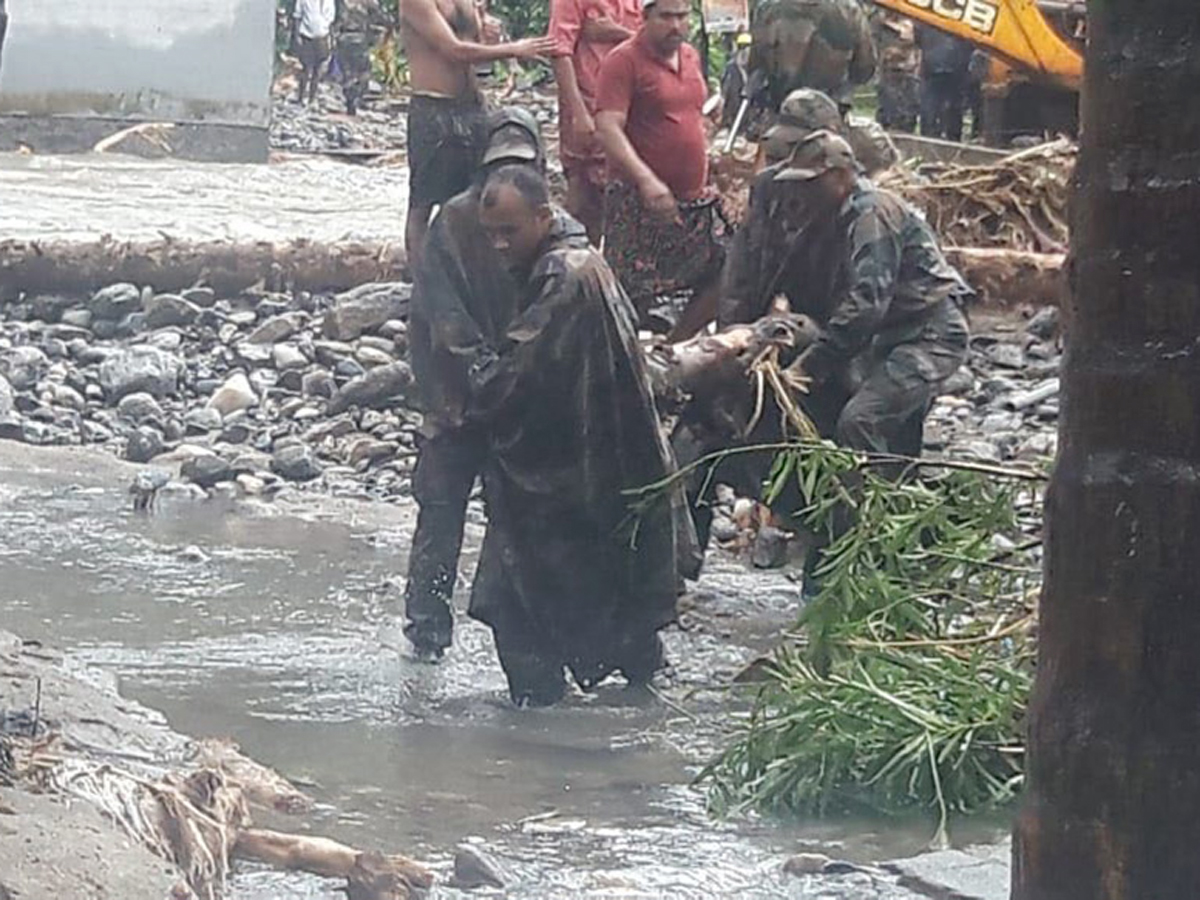 Indian Army Turns Saviour in Kerala with 'Operation Sahyog' - Sakshi9