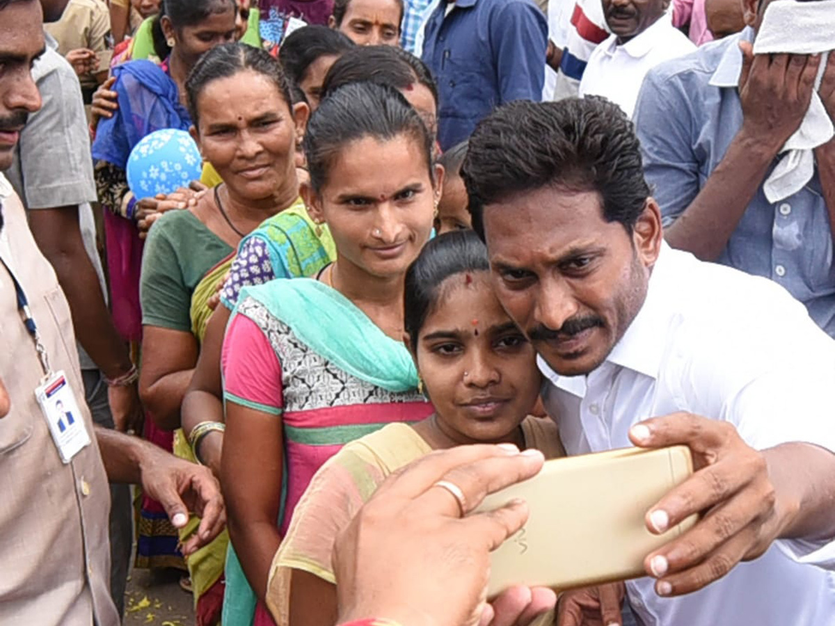 Ys jagan padayatra photo gallery - Sakshi12