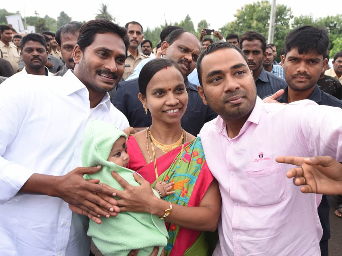 YS jagan padayatra photo gallery - Sakshi1