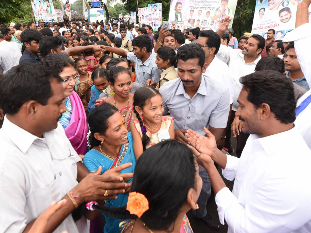 YS jagan padayatra photo gallery - Sakshi10