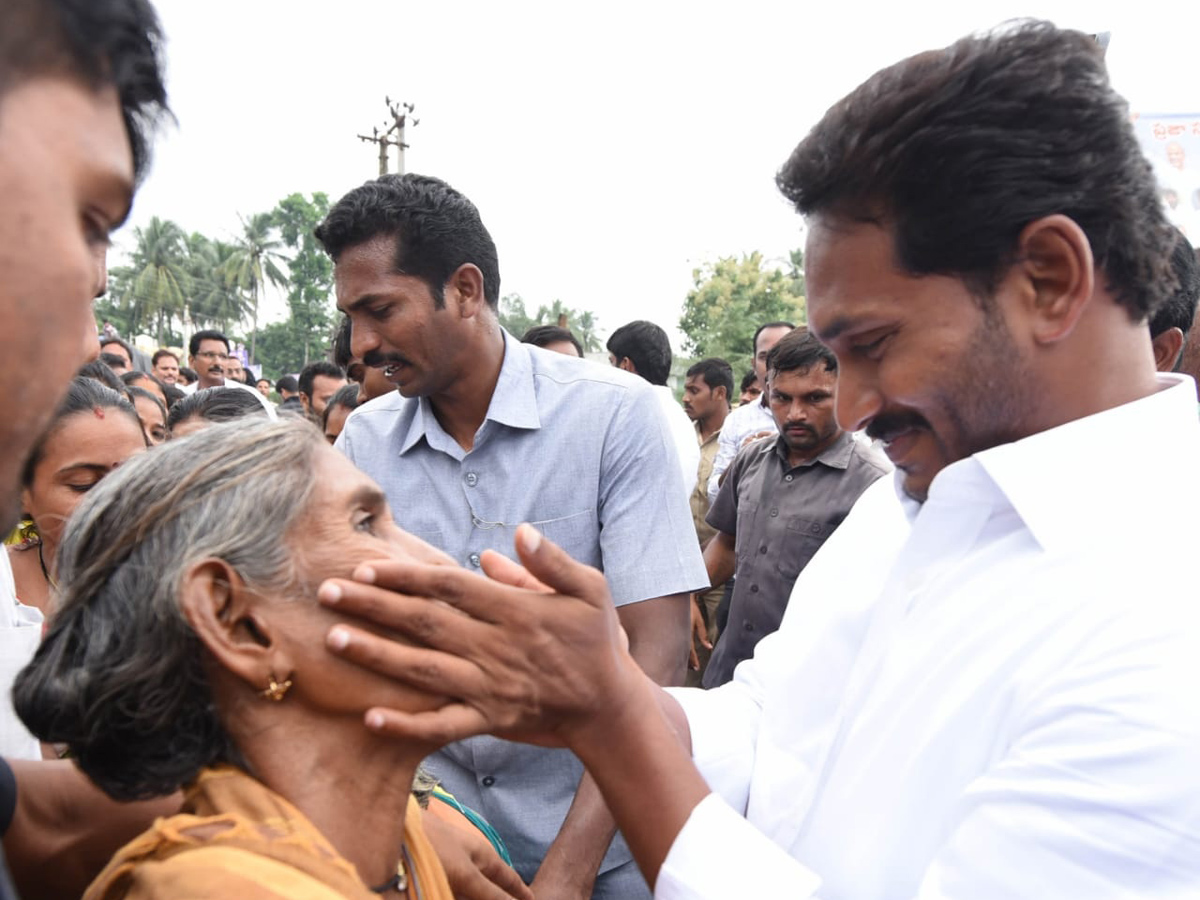 YS jagan padayatra photo gallery - Sakshi13