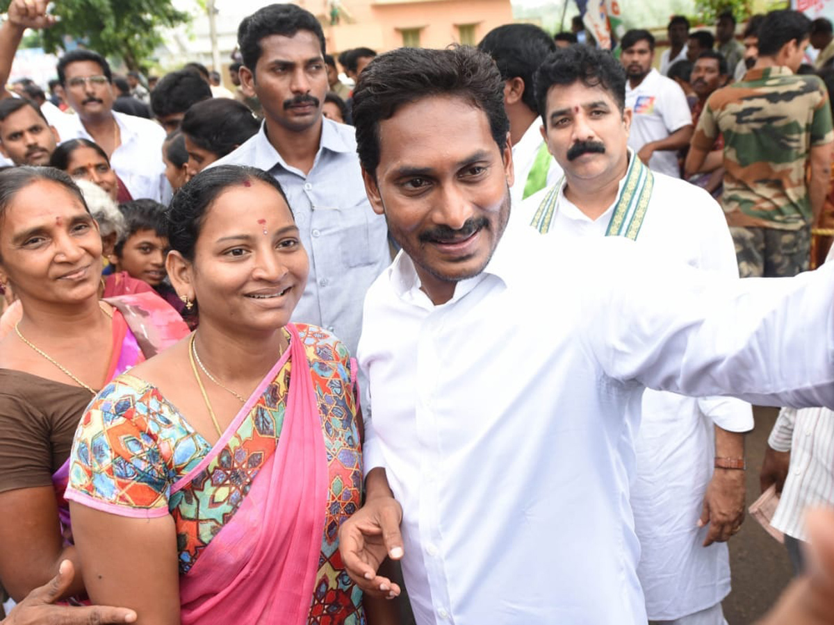 YS jagan padayatra photo gallery - Sakshi14