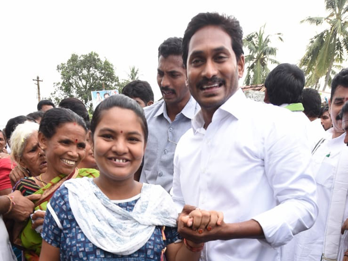 YS jagan padayatra photo gallery - Sakshi15