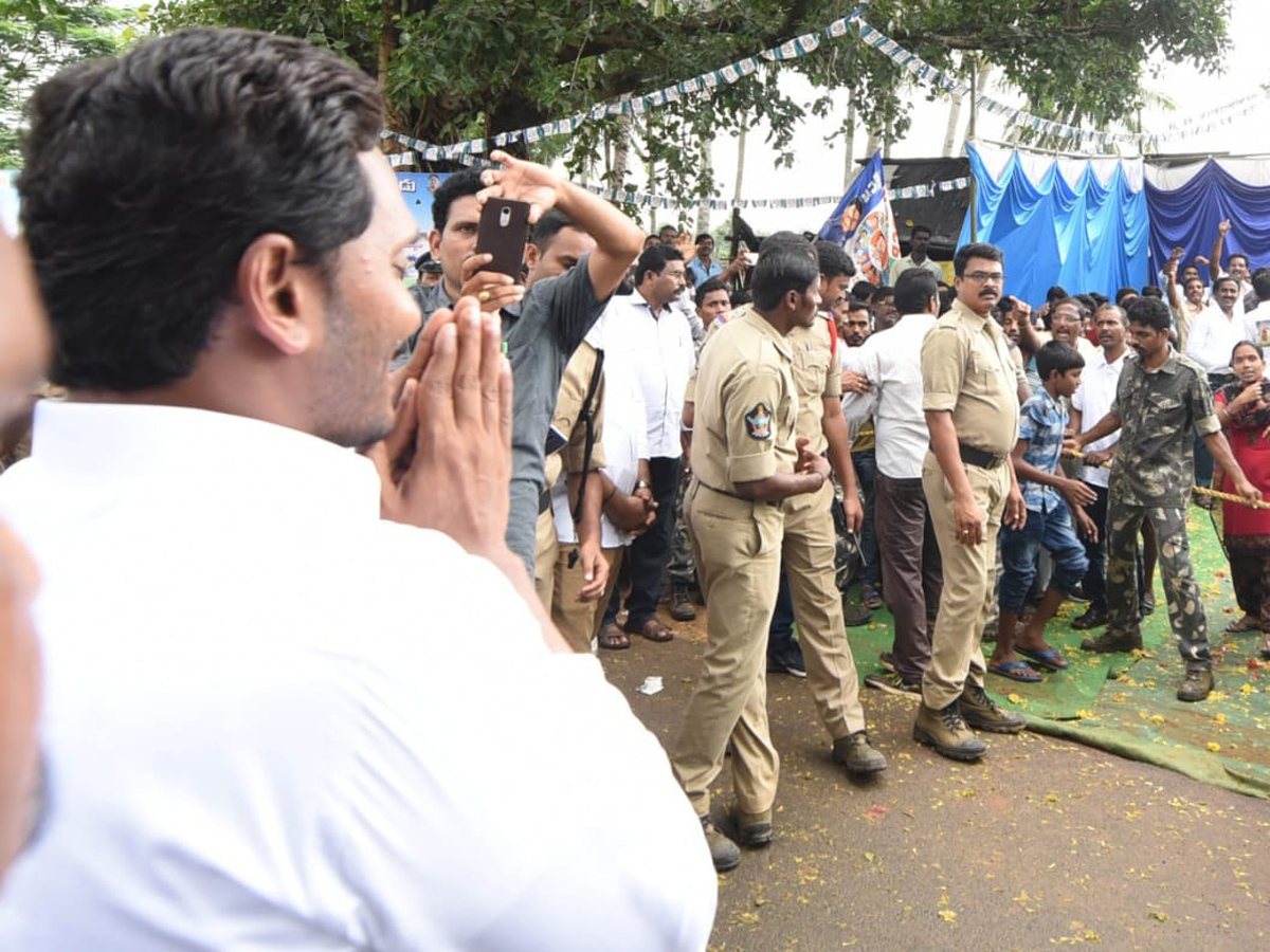 YS jagan padayatra photo gallery - Sakshi19