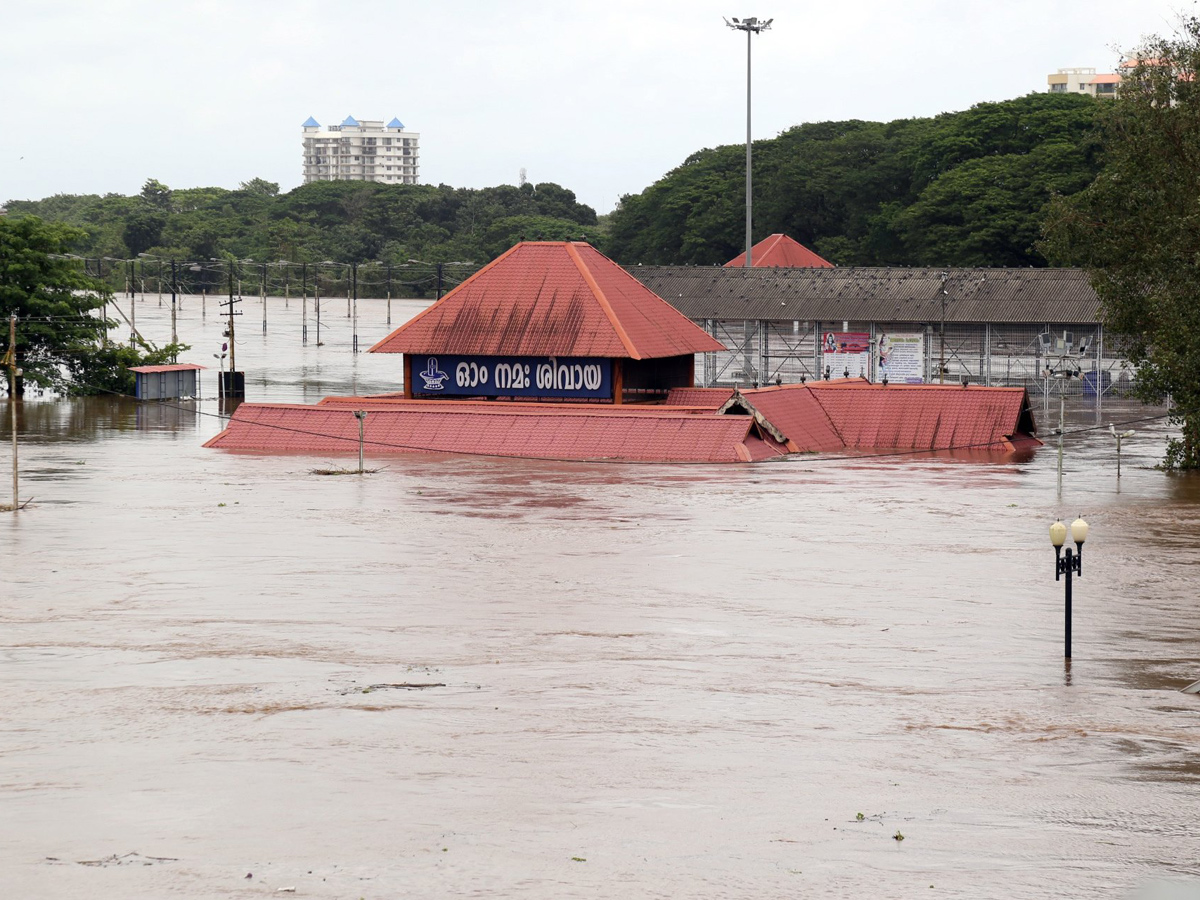 Kerala floods Photo Gallery - Sakshi16