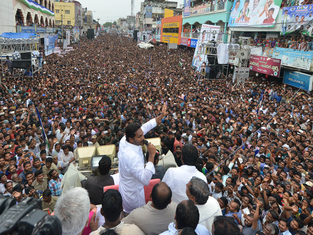 PrajaSankalpaYatra 239th Day at Narsipatnam Photo Gallery - Sakshi1