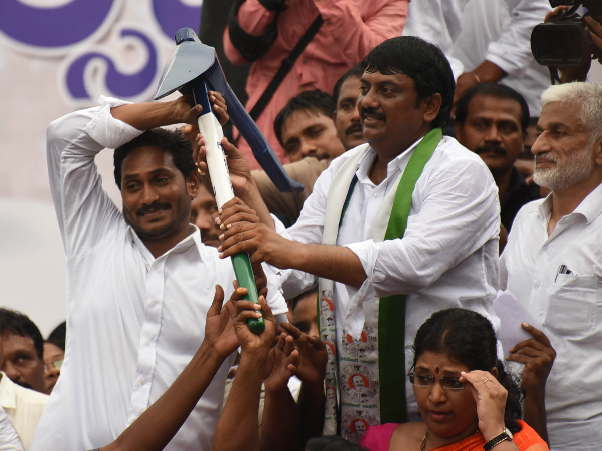 PrajaSankalpaYatra 239th Day at Narsipatnam Photo Gallery - Sakshi4