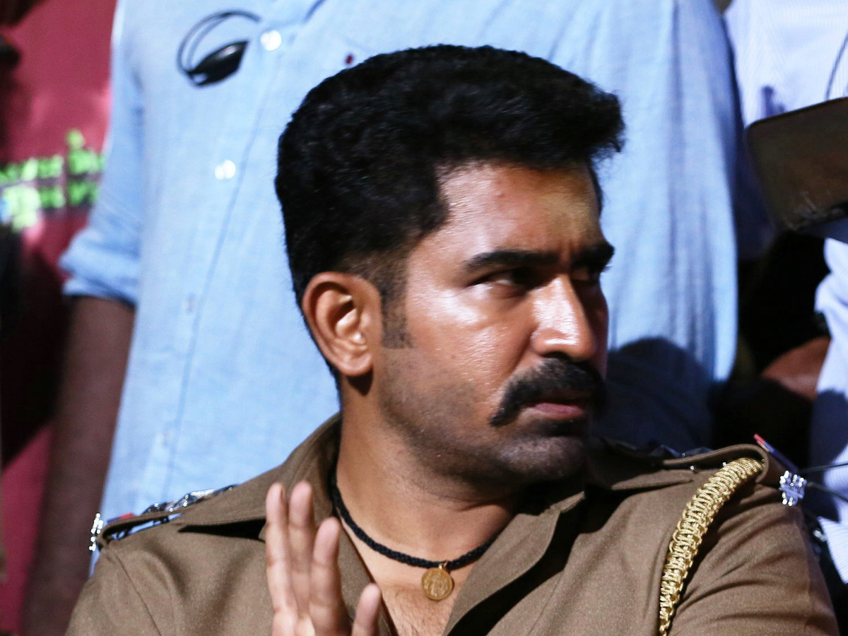 Roshagadu Movie Stills Photo Gallery - Sakshi5
