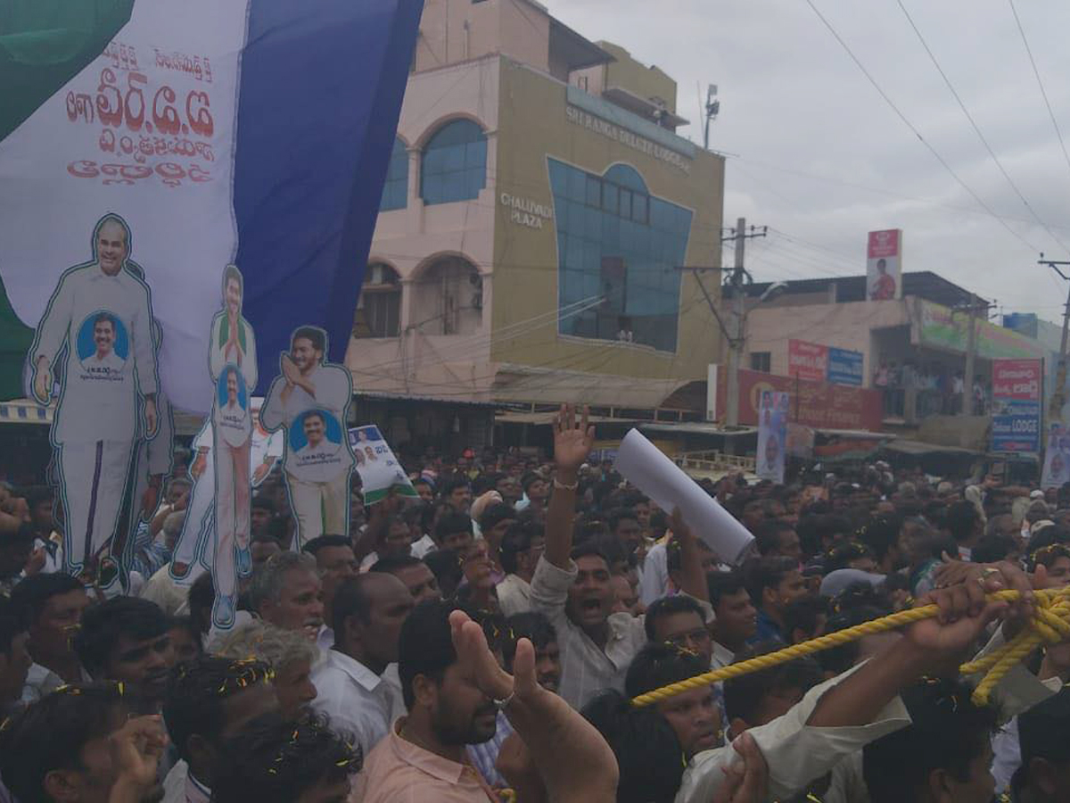 yv subba reddy praja pada yatra sixth day - Sakshi2