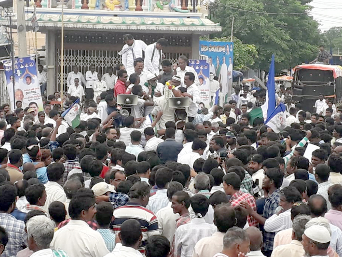 yv subba reddy praja pada yatra sixth day - Sakshi7
