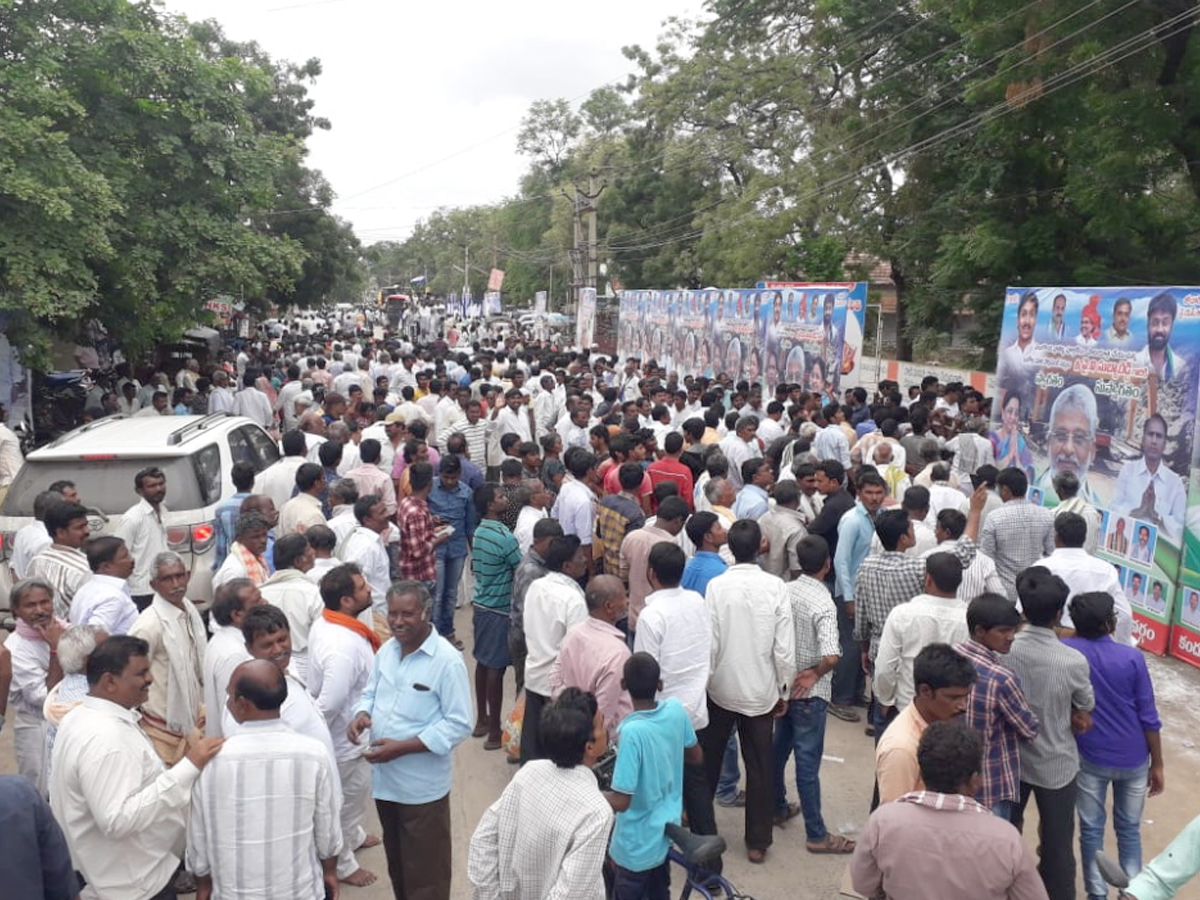 yv subba reddy praja pada yatra sixth day - Sakshi8
