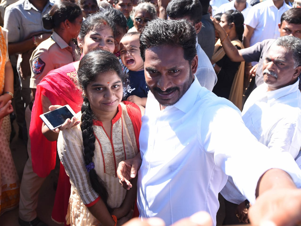 YS Jagan PrajaSankalpaYatra 242th Day Photo Gallery - Sakshi2