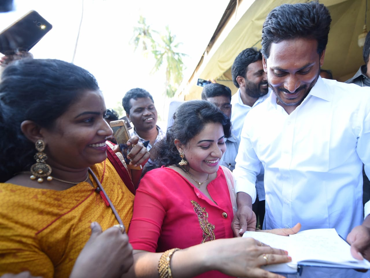 YS Jagan PrajaSankalpaYatra 242th Day Photo Gallery - Sakshi13