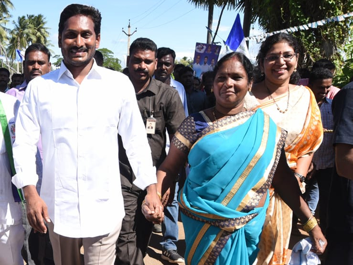 YS Jagan PrajaSankalpaYatra 242th Day Photo Gallery - Sakshi5