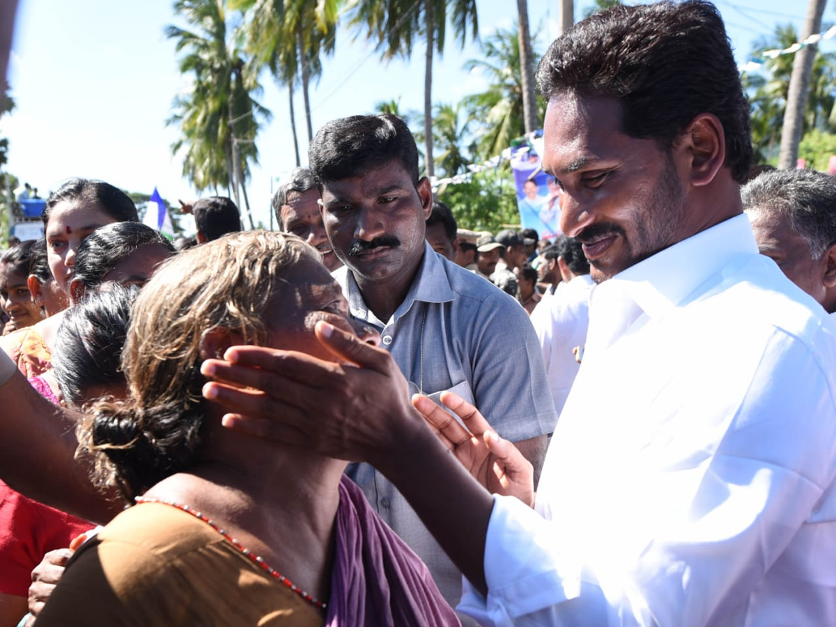 YS Jagan PrajaSankalpaYatra 242th Day Photo Gallery - Sakshi6