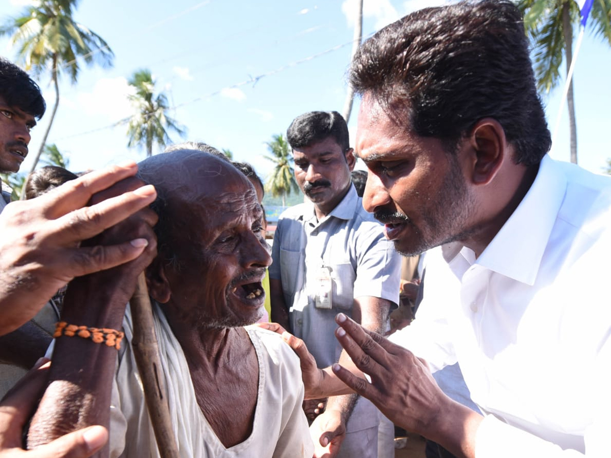 YS Jagan PrajaSankalpaYatra 242th Day Photo Gallery - Sakshi8