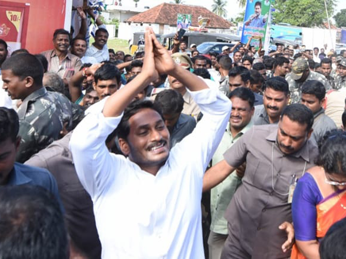 Ys jagan padayatra photo gallery - Sakshi11