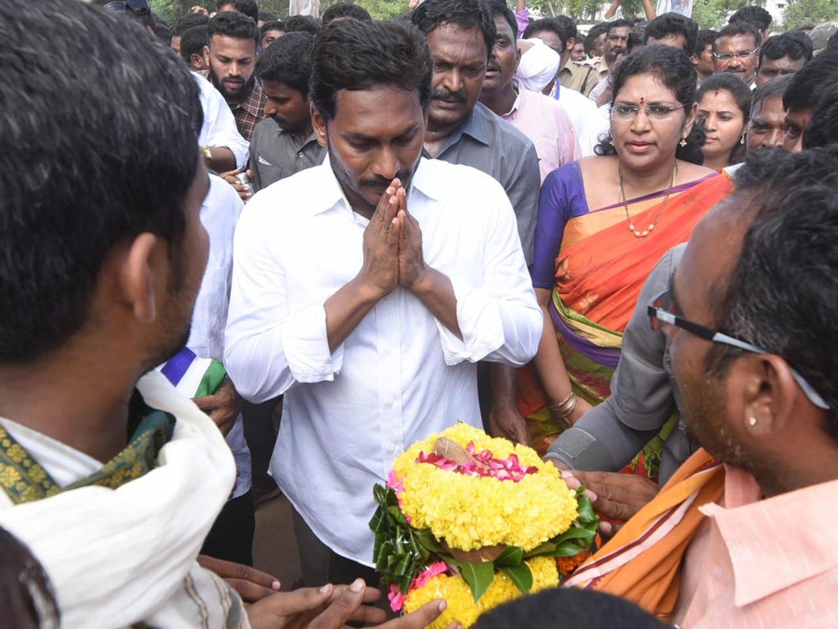 Ys jagan padayatra photo gallery - Sakshi12