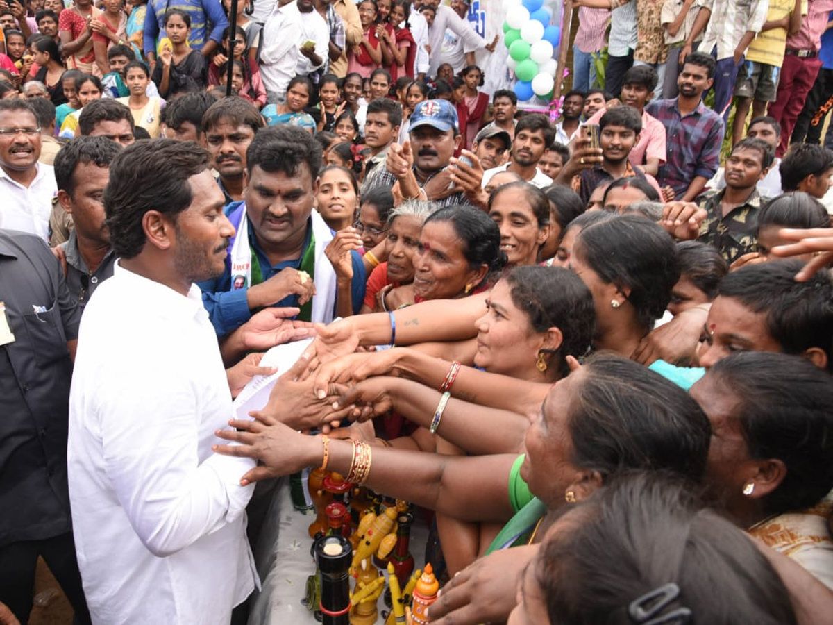 Ys jagan padayatra photo gallery - Sakshi14