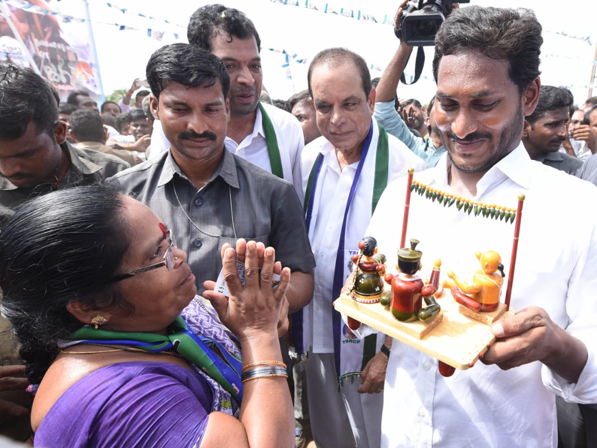 Ys jagan padayatra photo gallery - Sakshi22