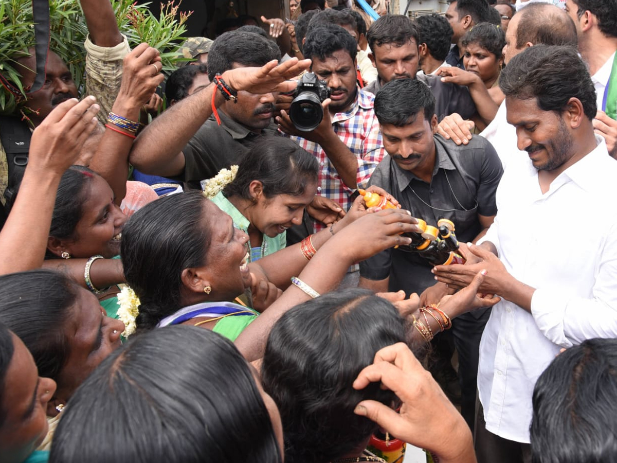 Ys jagan padayatra photo gallery - Sakshi24