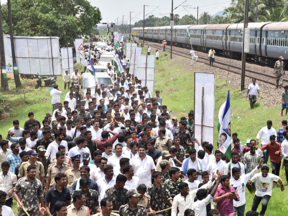 Ys jagan padayatra photo gallery - Sakshi27