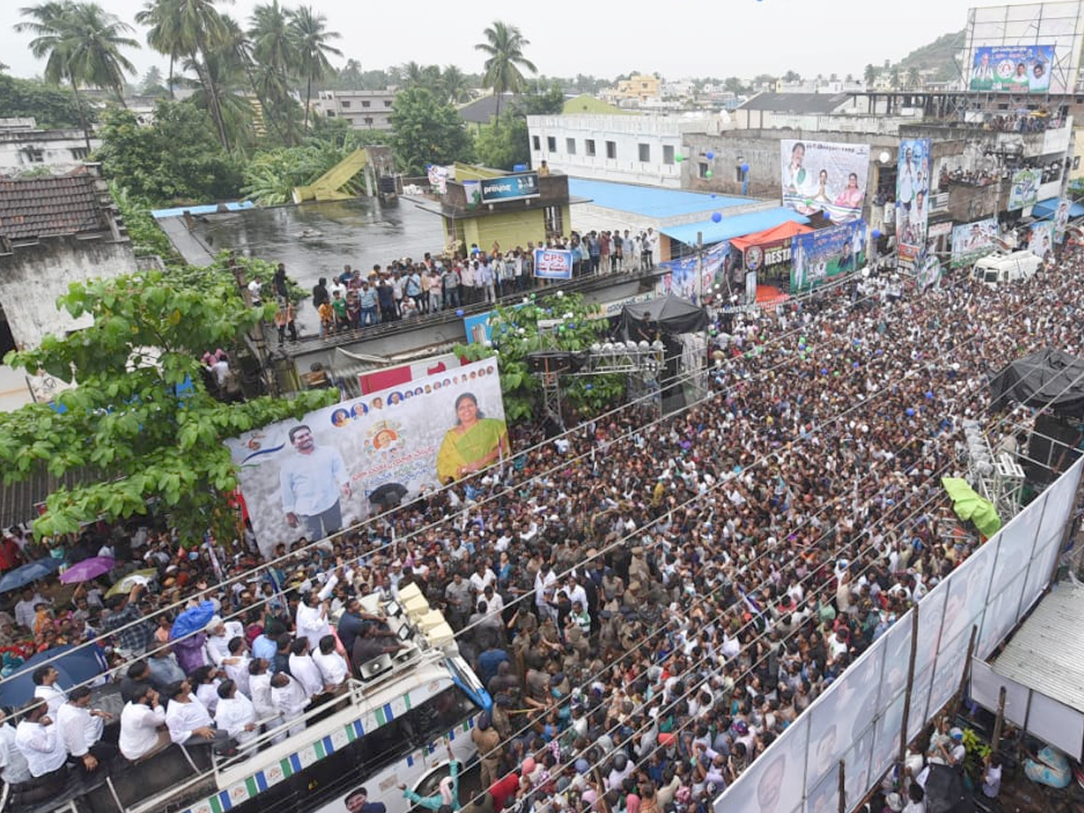 ys jagan prajasankalpayatra day photos in yelamanchili Visakhapatanam - Sakshi3