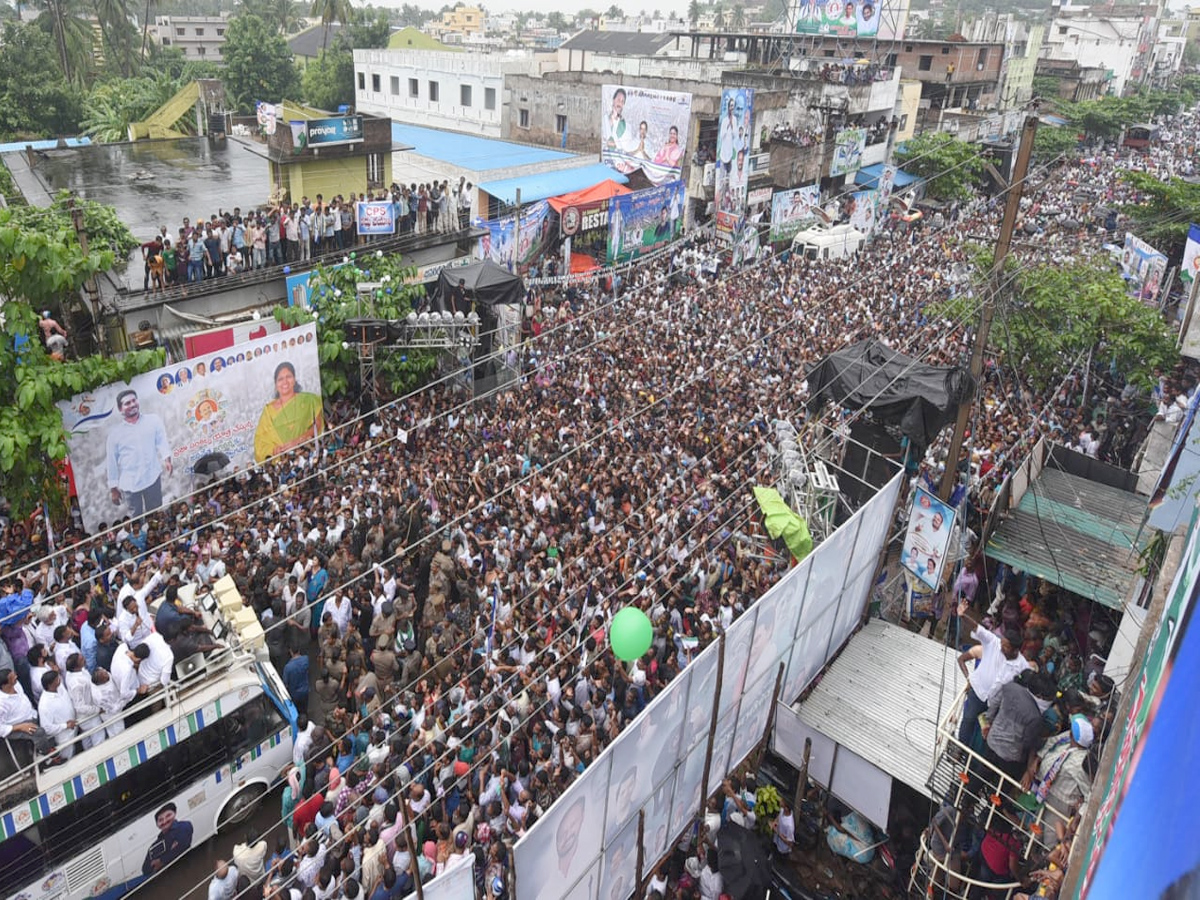 ys jagan prajasankalpayatra day photos in yelamanchili Visakhapatanam - Sakshi6