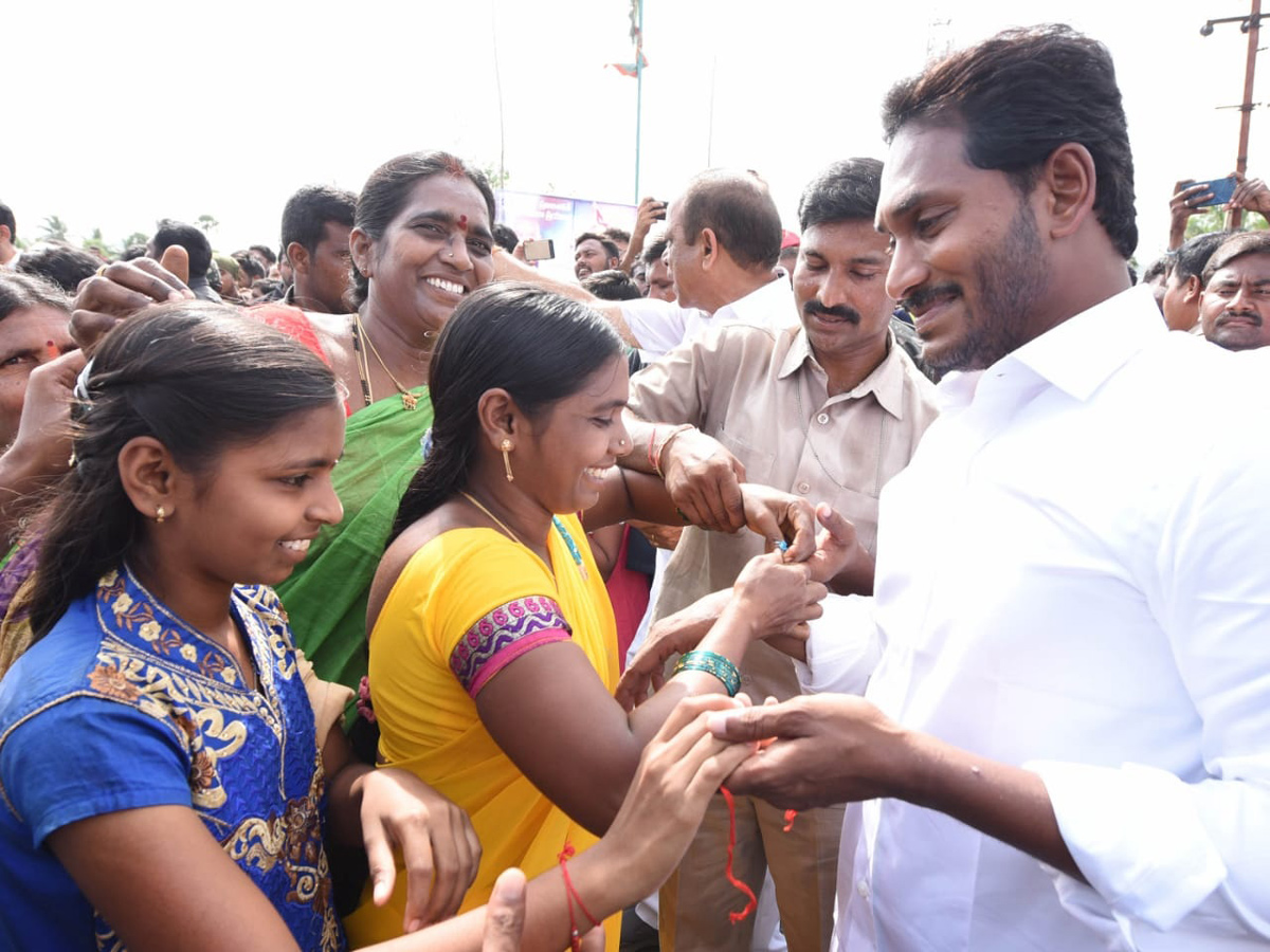 Ys jagan padayatra photo gallery - Sakshi11