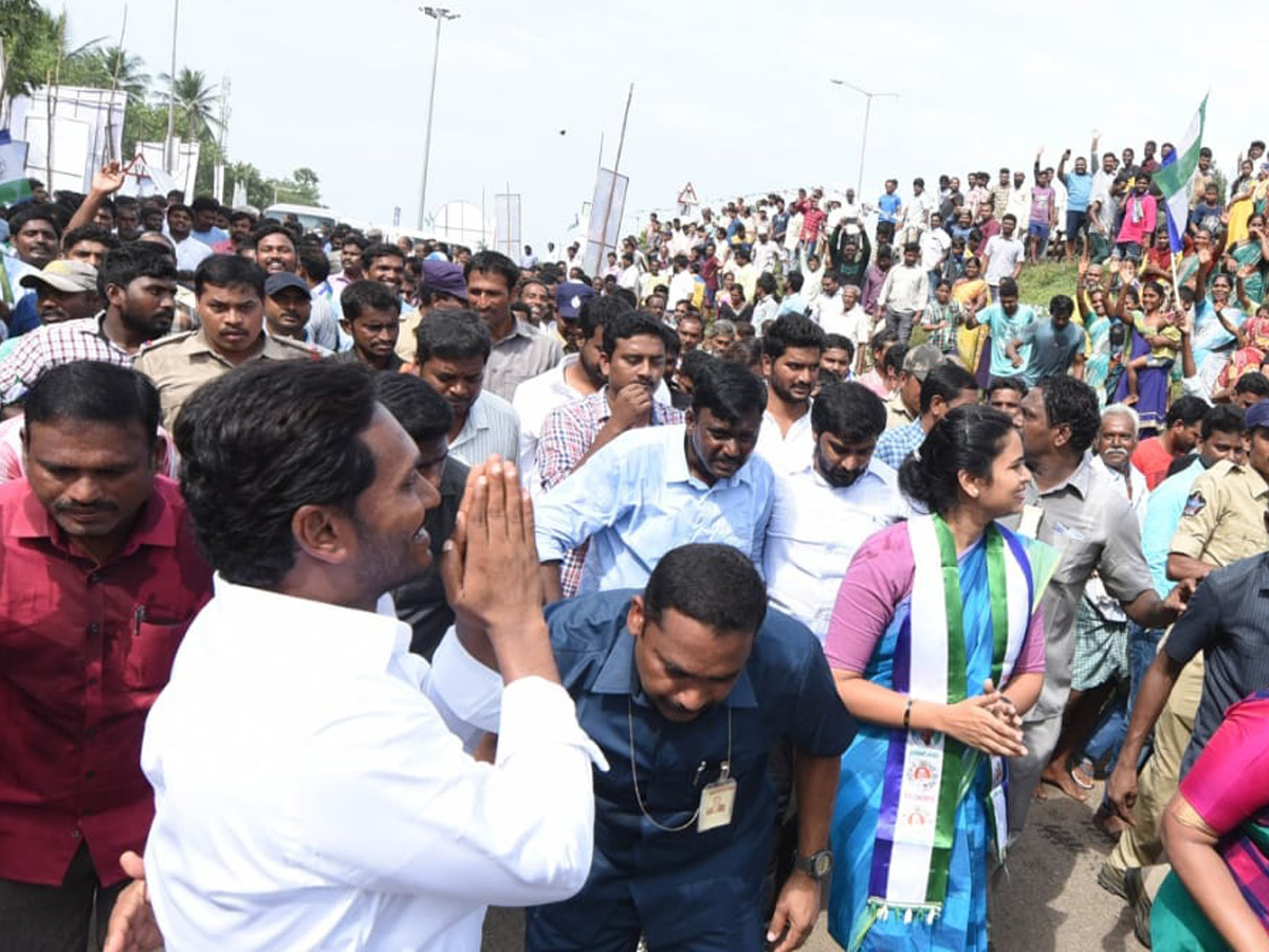 Ys jagan padayatra photo gallery - Sakshi15