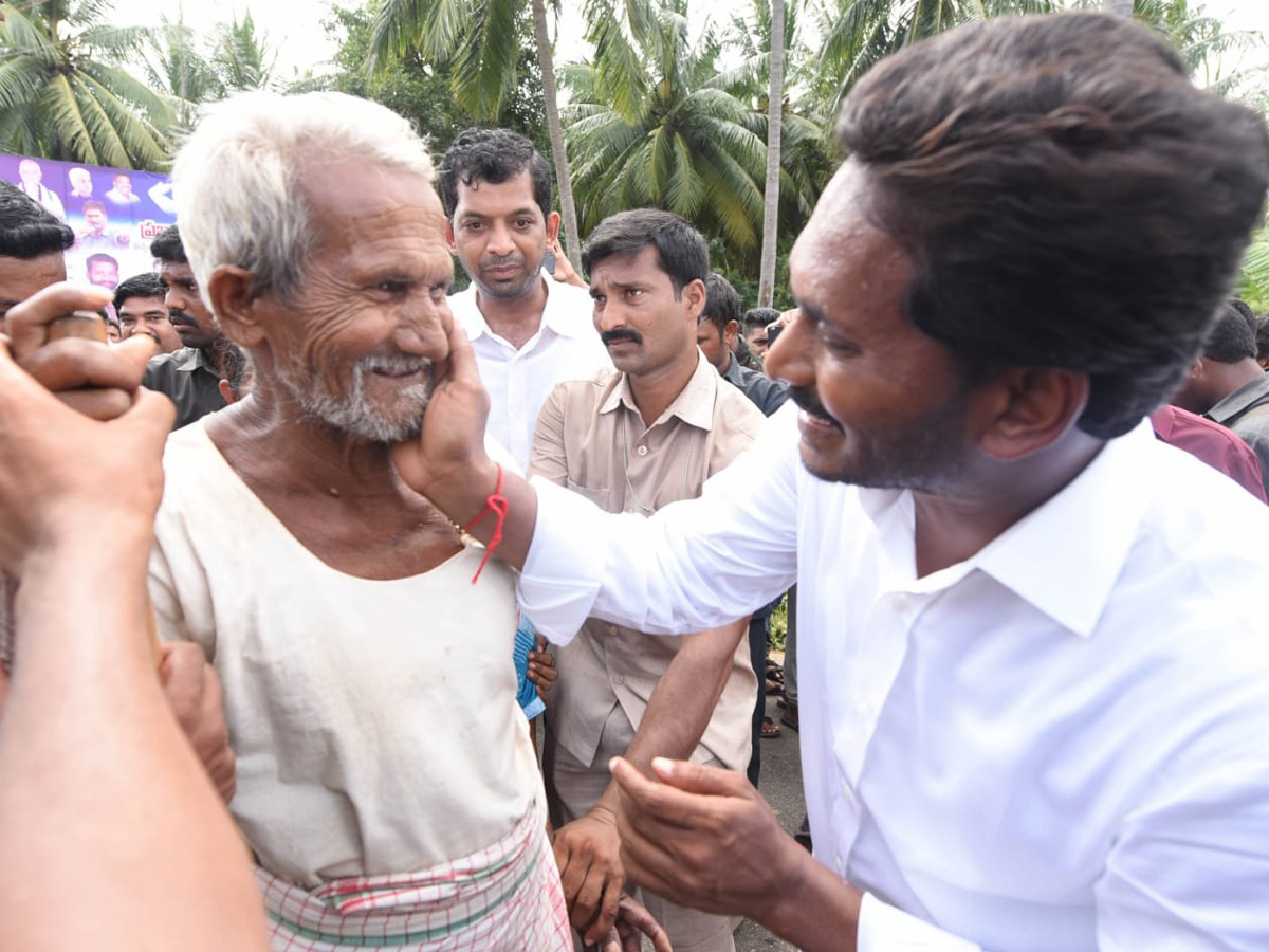 Ys jagan padayatra photo gallery - Sakshi17
