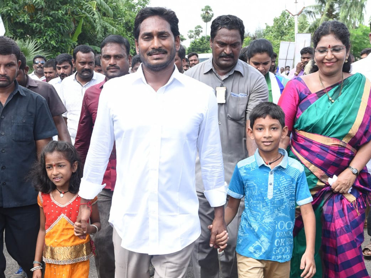 Ys jagan padayatra photo gallery - Sakshi19