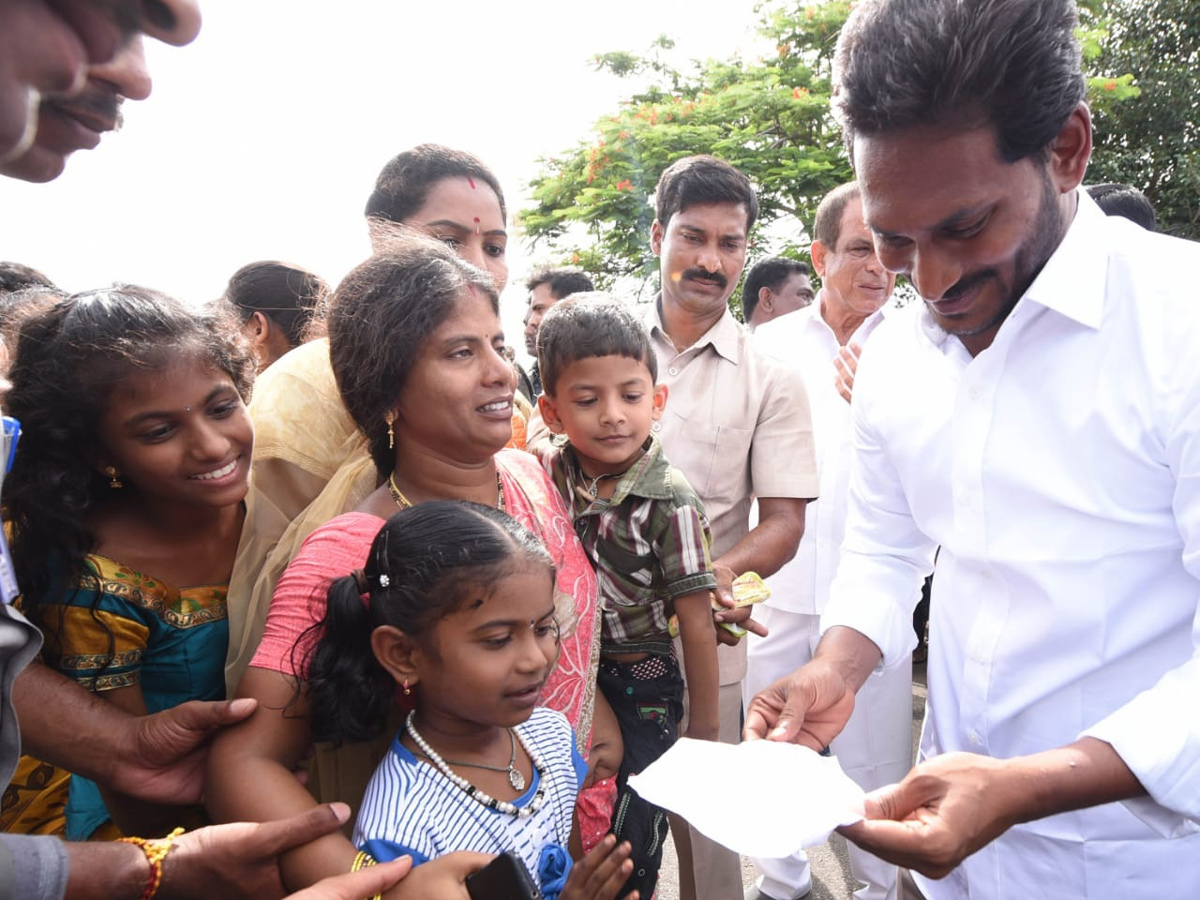 Ys jagan padayatra photo gallery - Sakshi5