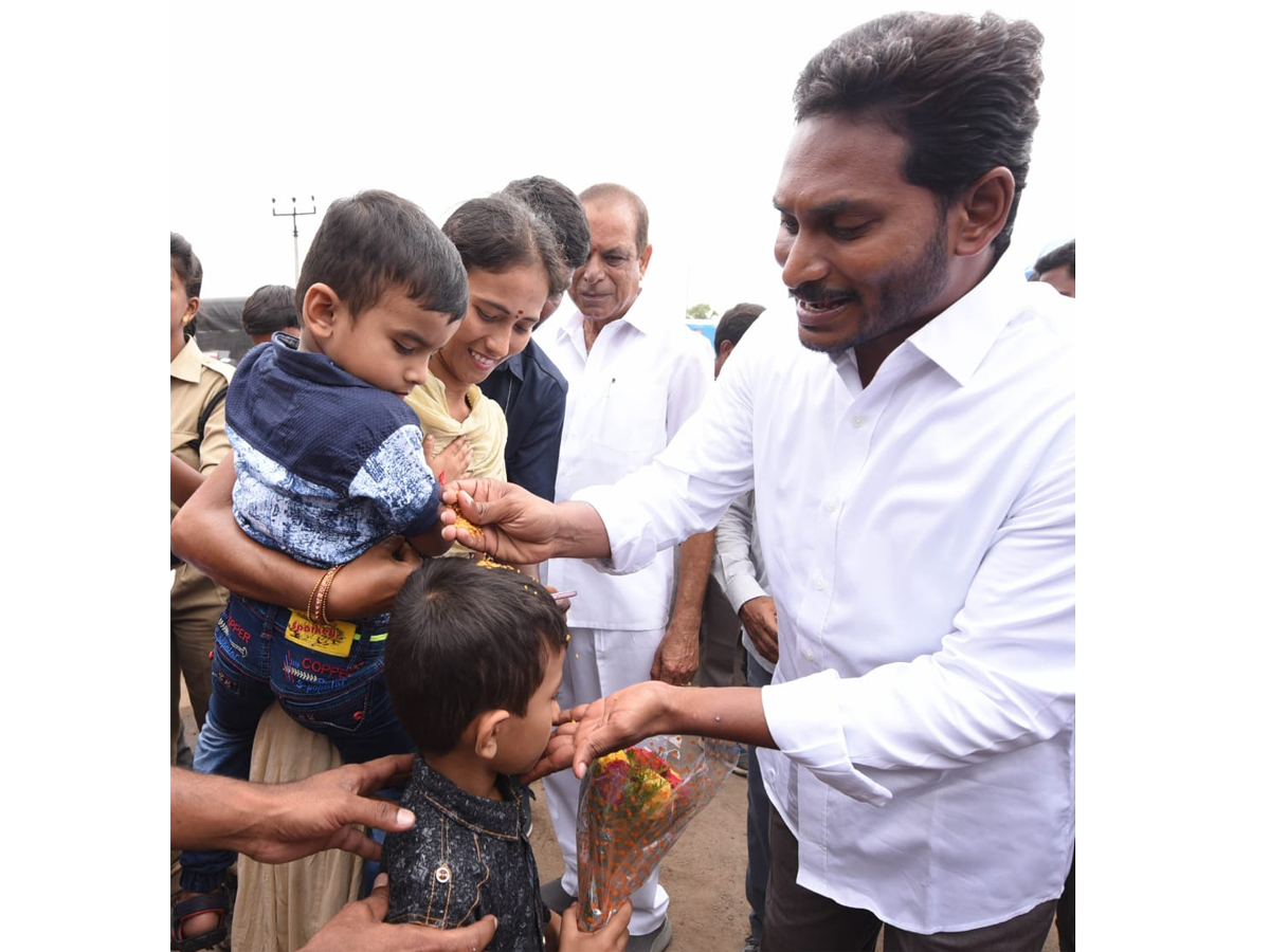YS Jagan Prajasankalpayatra 247th Day Starts in Atchutapuram - Sakshi10