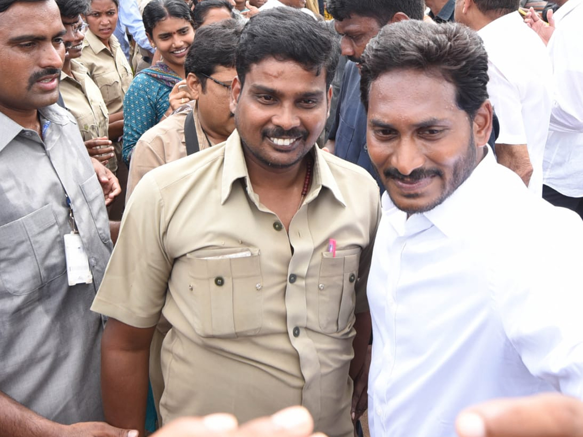 YS Jagan Prajasankalpayatra 247th Day Starts in Atchutapuram - Sakshi12