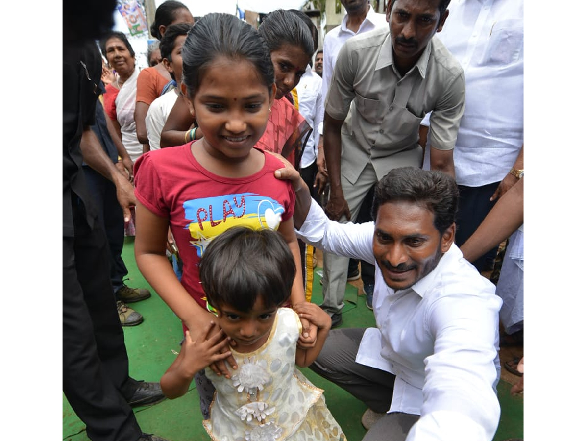 YS Jagan Prajasankalpayatra 247th Day Starts in Atchutapuram - Sakshi16