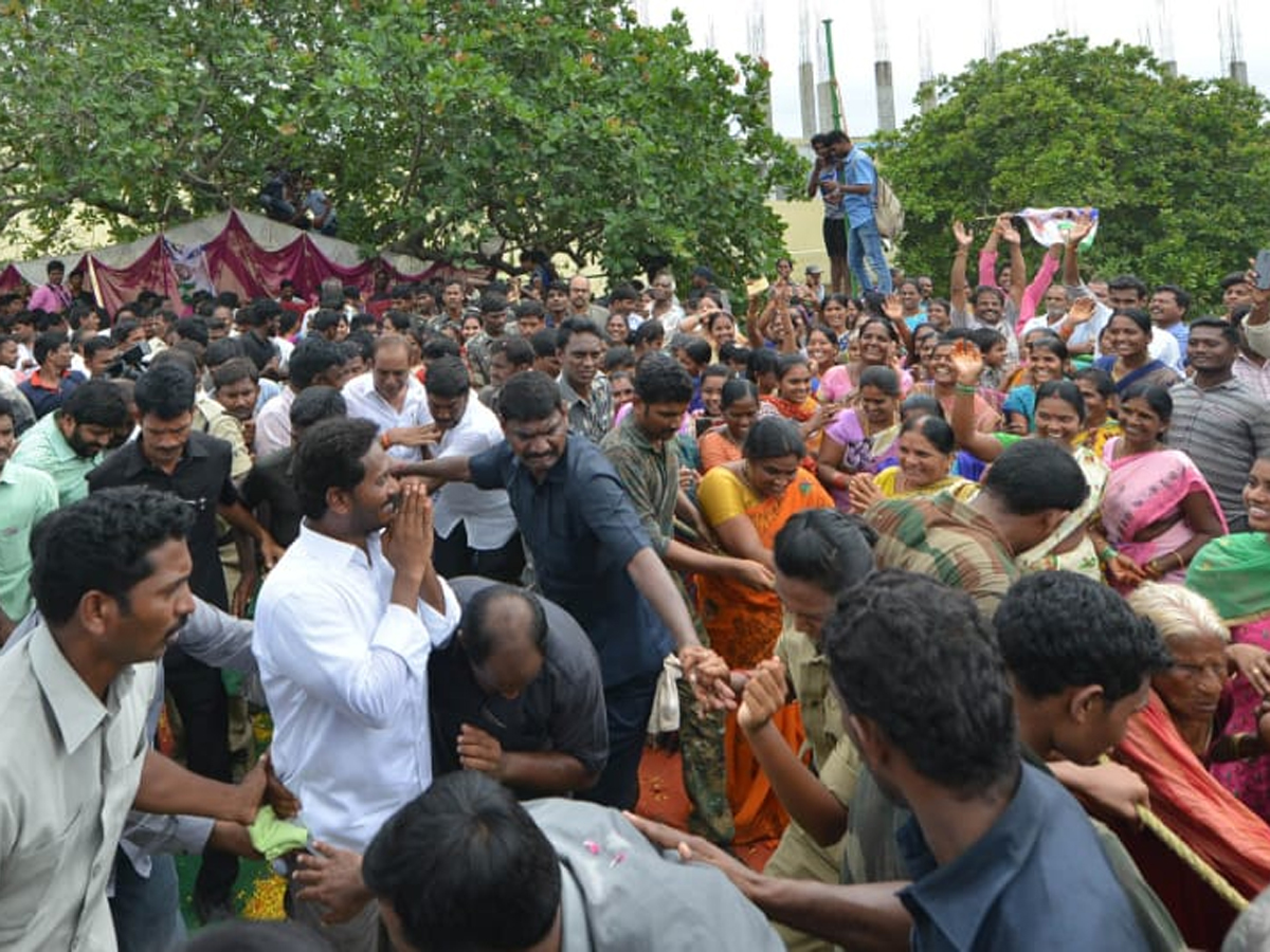 YS Jagan Prajasankalpayatra 247th Day Starts in Atchutapuram - Sakshi18