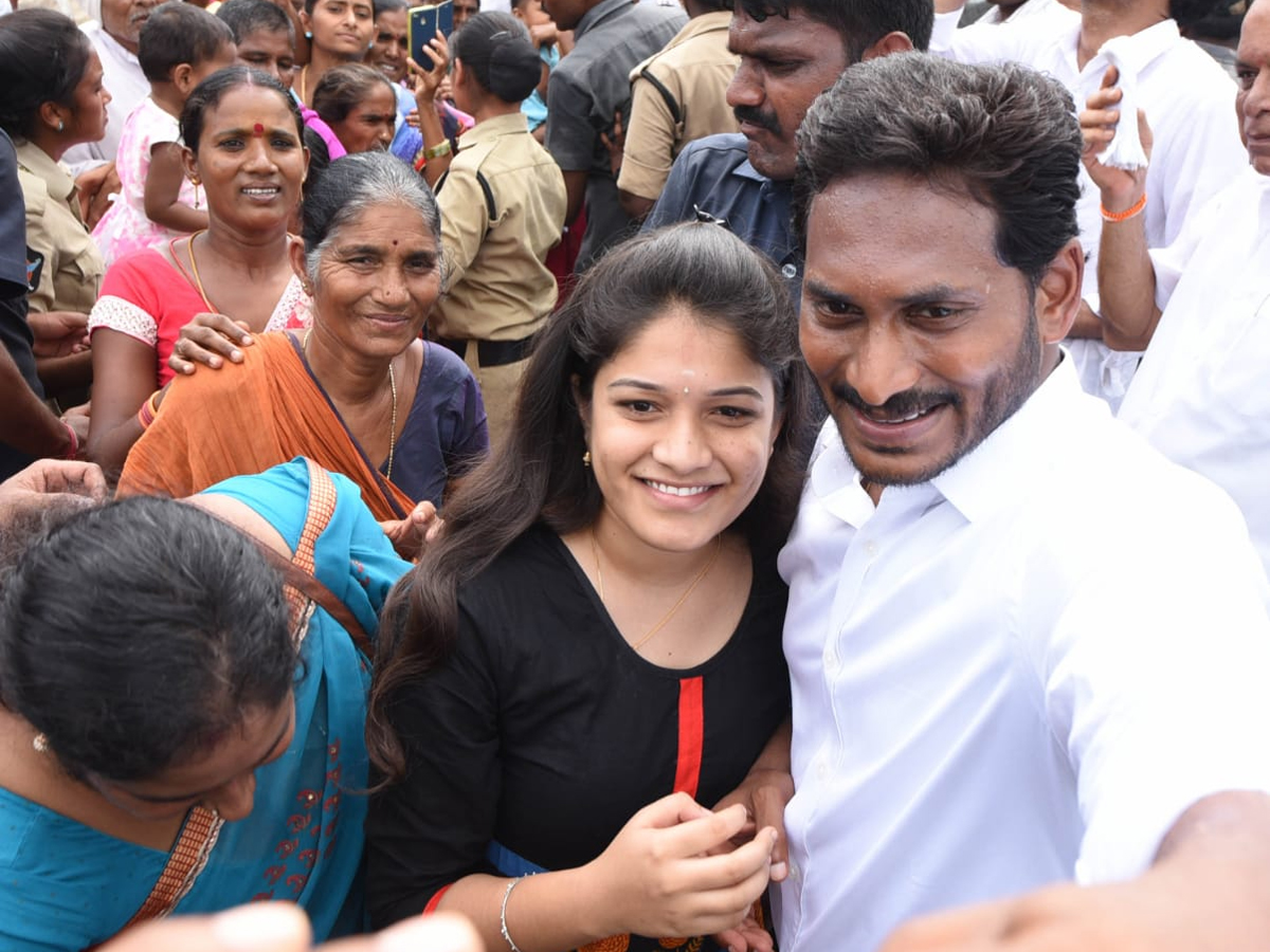 YS Jagan Prajasankalpayatra 247th Day Starts in Atchutapuram - Sakshi2