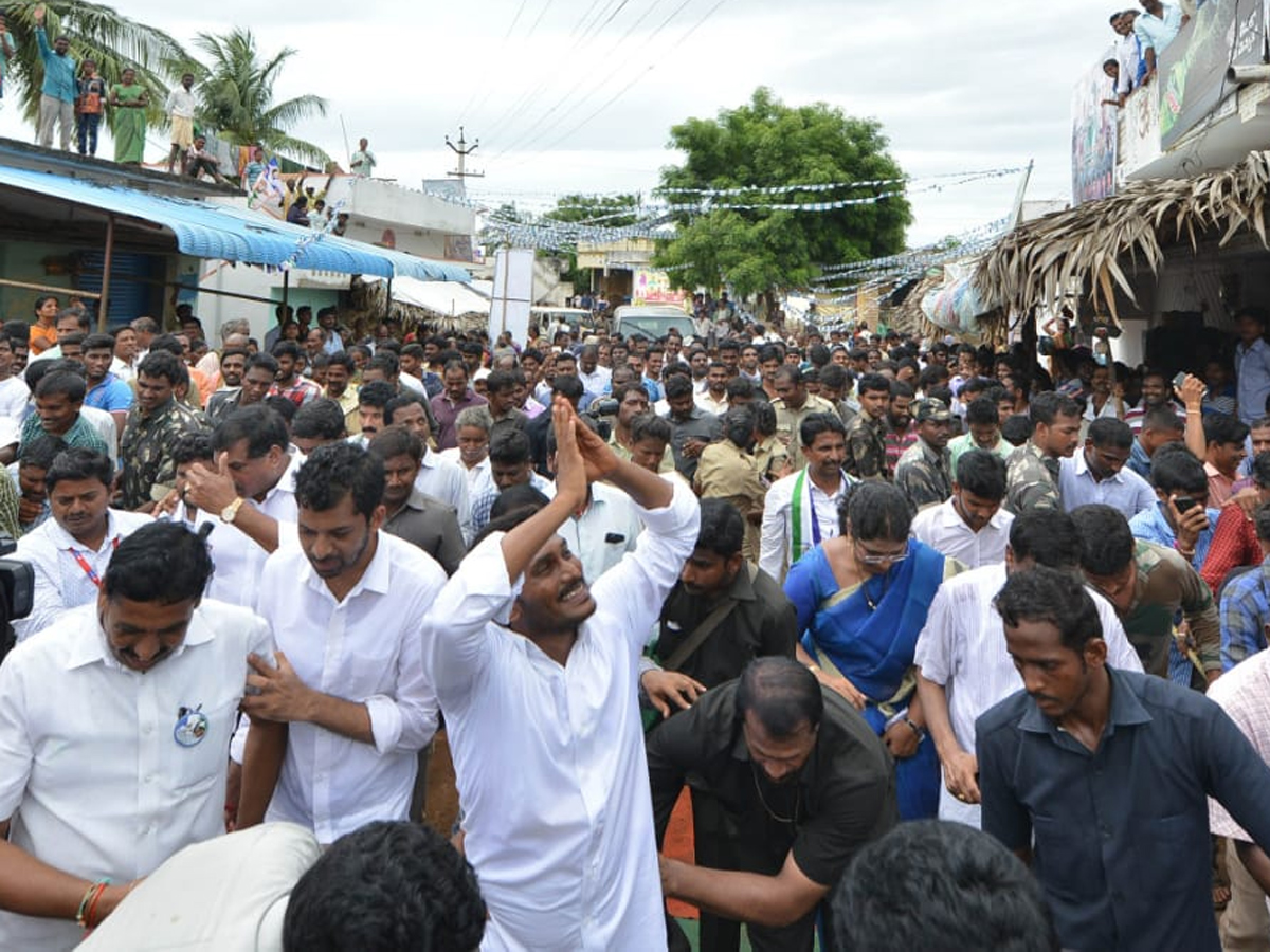 YS Jagan Prajasankalpayatra 247th Day Starts in Atchutapuram - Sakshi23