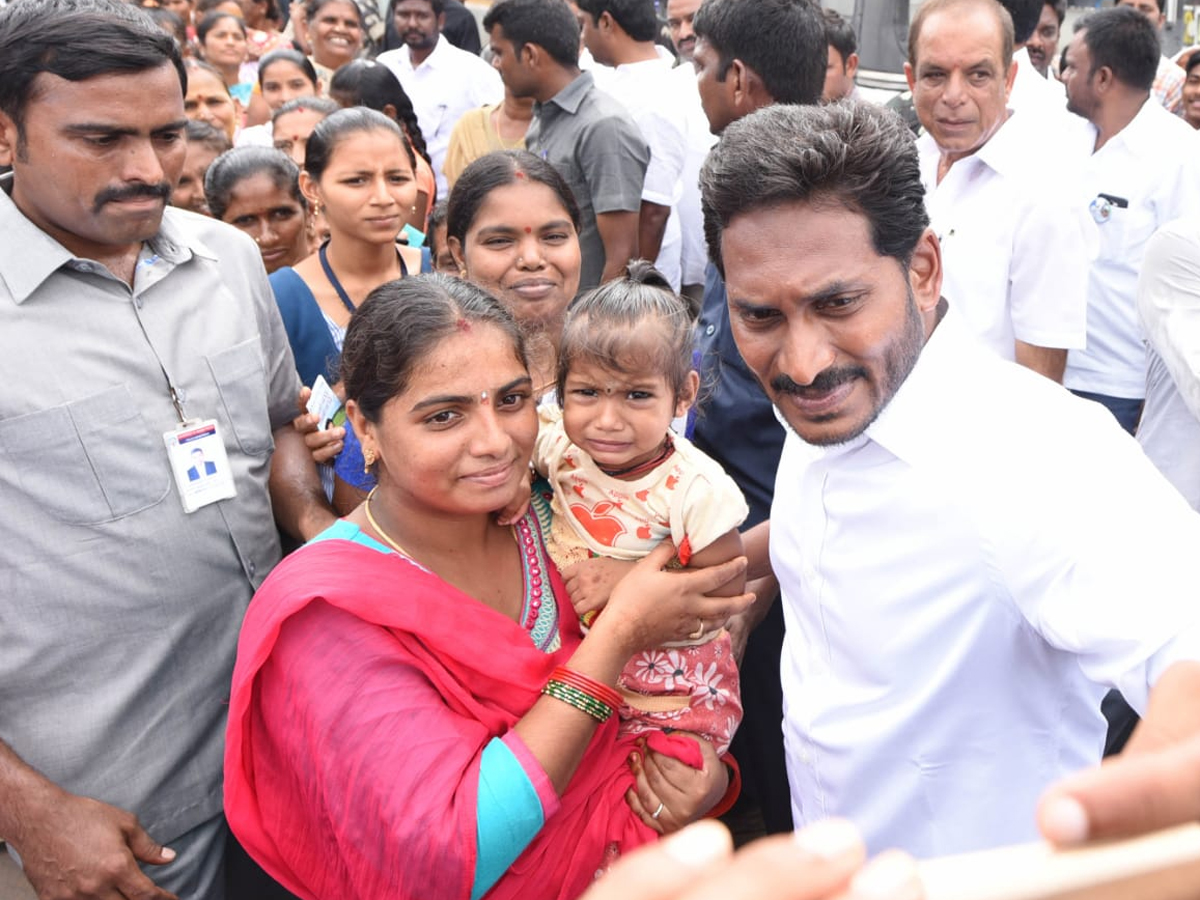 YS Jagan Prajasankalpayatra 247th Day Starts in Atchutapuram - Sakshi8