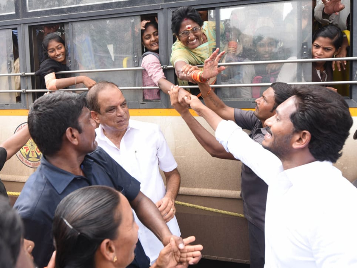 YS Jagan Prajasankalpayatra 247th Day Starts in Atchutapuram - Sakshi9