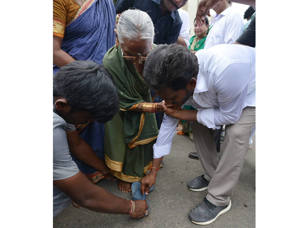 YS Jagan PrajaSankalpaYatra 248th Day Stats From Kondakarla - Sakshi17