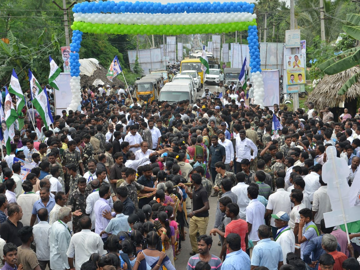 YS Jagan PrajaSankalpaYatra 248th Day Stats From Kondakarla - Sakshi28