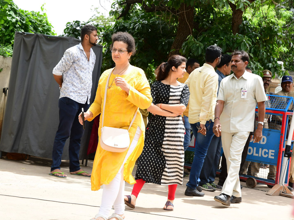 KCR Pays Homage to Nandamuri Harikrishna Photo Gallery - Sakshi36