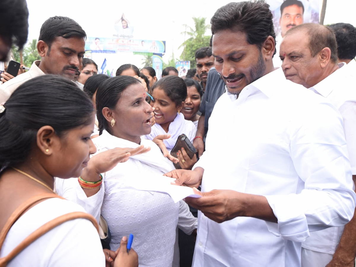 YS Jagan PrajaSankalpaYatra 249th Day Photo Gallery - Sakshi10