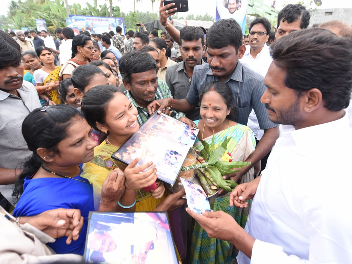 YS Jagan PrajaSankalpaYatra 249th Day Photo Gallery - Sakshi15