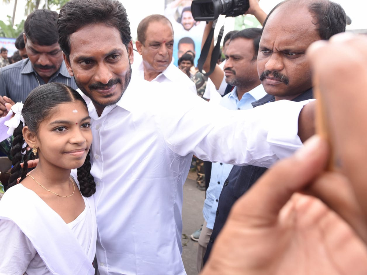 YS Jagan PrajaSankalpaYatra 249th Day Photo Gallery - Sakshi16