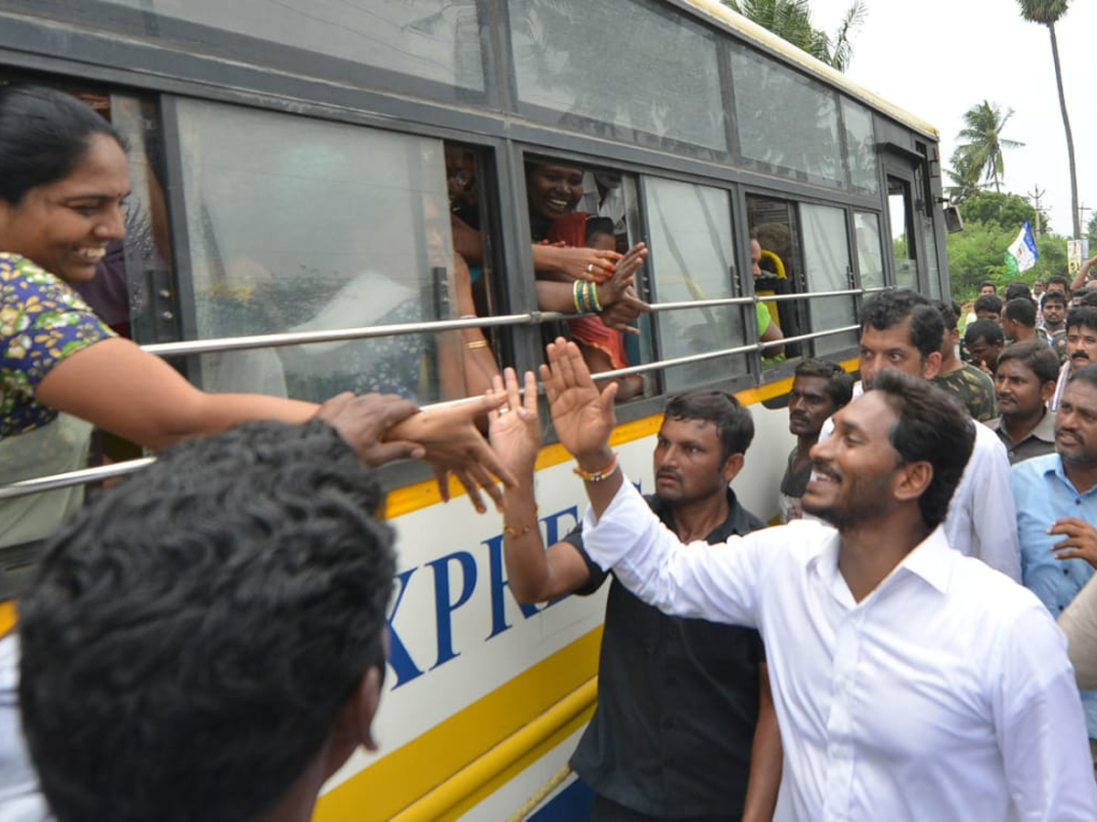 YS Jagan PrajaSankalpaYatra 249th Day Photo Gallery - Sakshi17