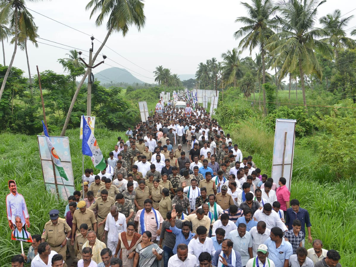 YS Jagan PrajaSankalpaYatra 249th Day Photo Gallery - Sakshi19